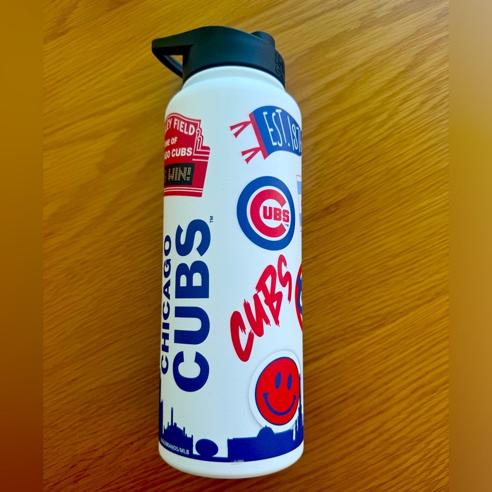 NWOT Chicago Cubs Water Bottle